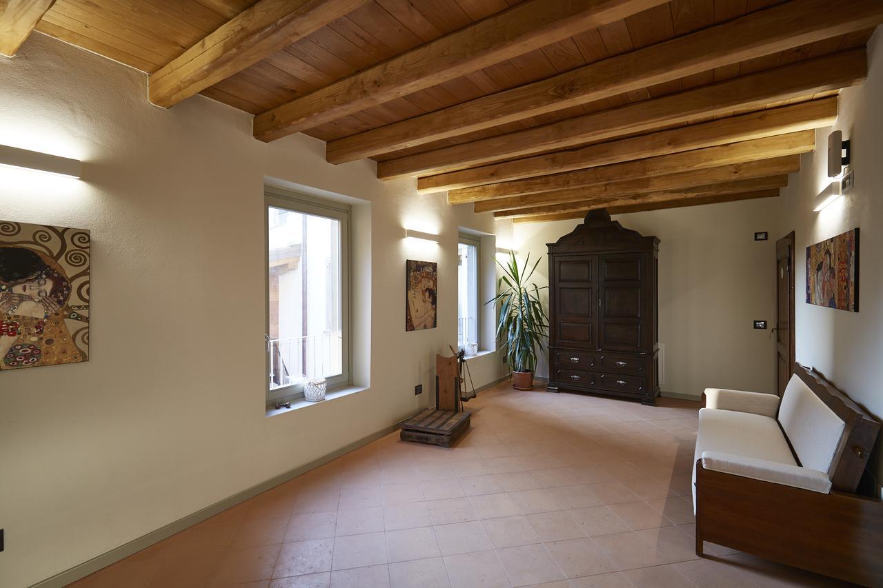 Bed and Breakfast Palazzo Eleonora à Monasterolo del Castello Extérieur photo